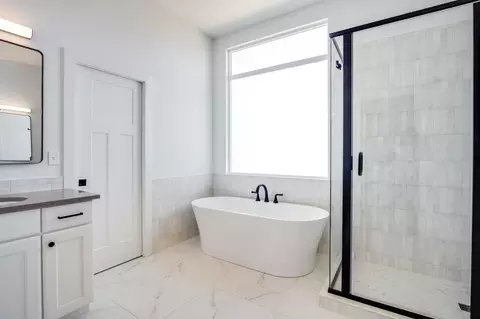 Bath - 4411 N Grey Meadows Ct, Maize, KS 67101 photo 1 of 4