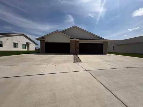 5513-5515 N Sandkey Ct, Wichita, KS 67204
