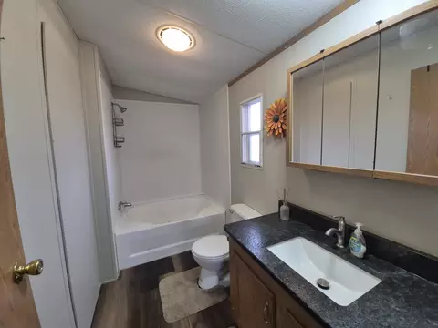 Bath - 81 Eureka Lake Rd, Eureka, KS 67045 photo 1 of 2