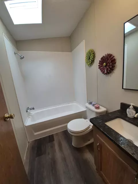 Bath - 81 Eureka Lake Rd, Eureka, KS 67045 photo 2 of 2