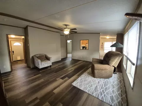 Living - 81 Eureka Lake Rd, Eureka, KS 67045 photo 1 of 2
