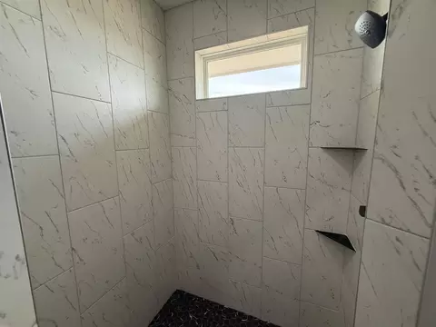 Bath - 130 E Poplar Cir, Goddard, KS 67052 photo 3 of 4