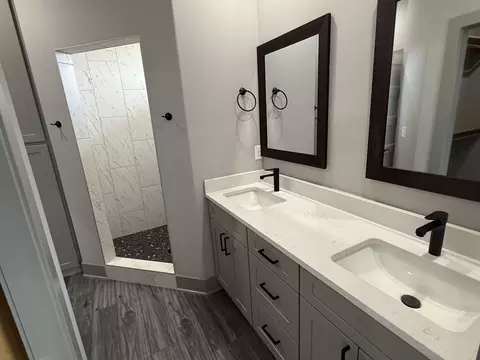 Bath - 130 E Poplar Cir, Goddard, KS 67052 photo 2 of 4