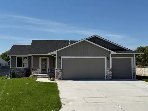 102 E Poplar Ct, Goddard, KS 67052