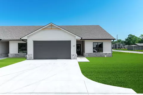 129 N Sheridan Ave, Valley Center, KS 67147