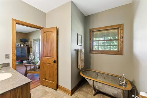 Bath - 3266 Dove Rd, Abilene, KS 67410 photo 1 of 7