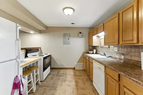 Kitchen - 3266 Dove Rd, Abilene, KS 67410 photo 5 of 6