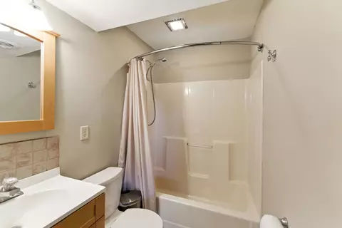Bath - 3266 Dove Rd, Abilene, KS 67410 photo 6 of 7