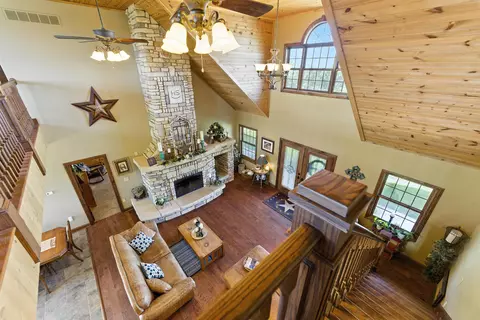 Living - 3266 Dove Rd, Abilene, KS 67410 photo 4 of 6