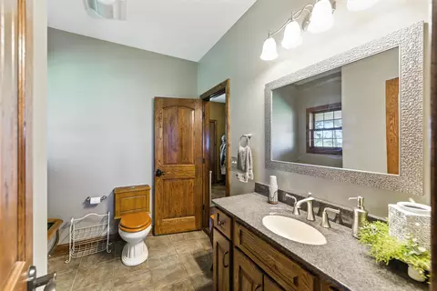 Bath - 3266 Dove Rd, Abilene, KS 67410 photo 2 of 7