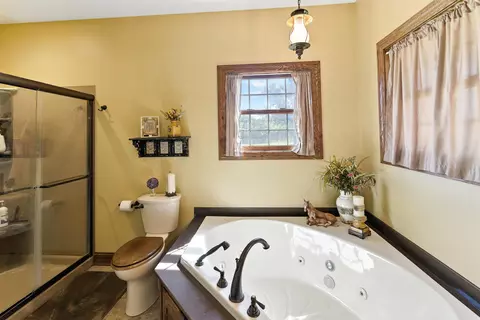 Bath - 3266 Dove Rd, Abilene, KS 67410 photo 3 of 7