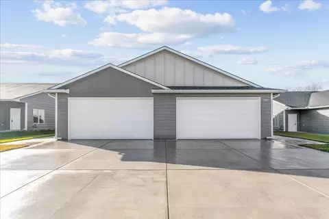 2909 S Bunker Hill Ct, Wichita, KS 67210