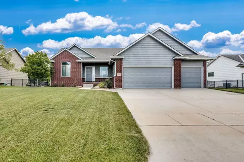 2730 N Woodridge St, Wichita, KS 67226