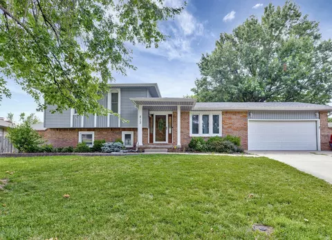 213 Timberlane Ct, Haysville, KS 67060