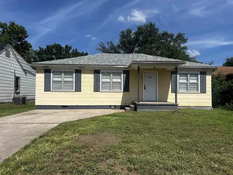 712 N 8, Arkansas City, KS 67005