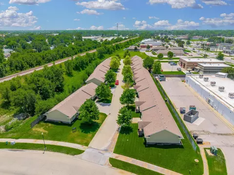 201 E Karla Ave, Haysville, KS 67060