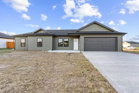 1225 Harbor Dr, Salina, KS 67401