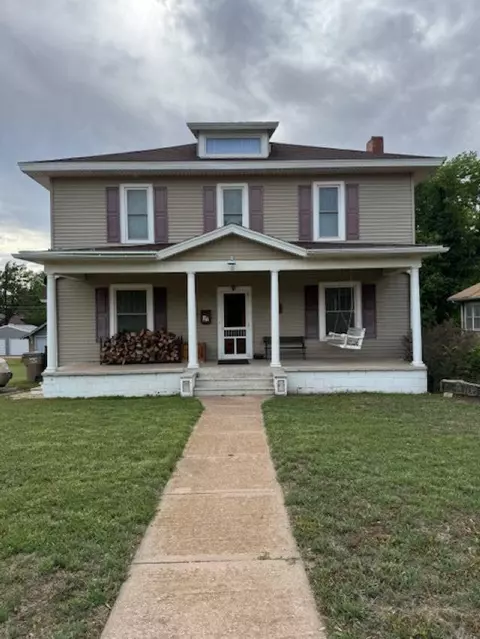 307 N Main St, Medicine Lodge, KS 67104