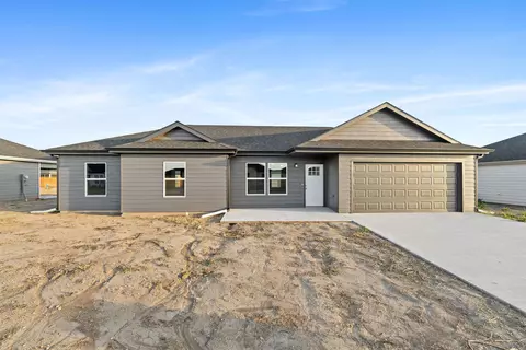 1212 Harbor Dr, Salina, KS 67401