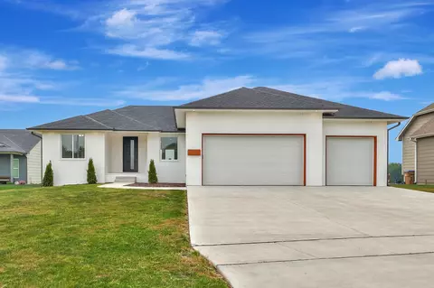 156 S Blue Bells Cir, Garden Plain, KS 67050