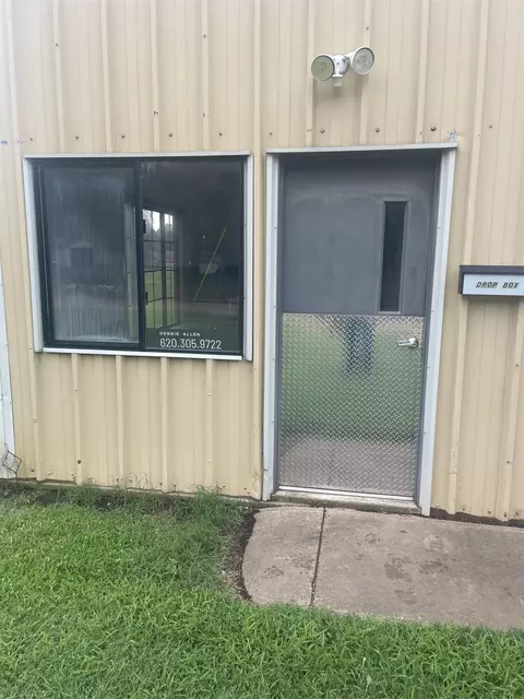 903 E 8th St, Harper, KS 67058 photo 2