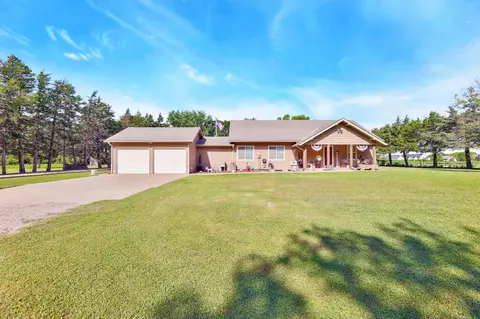 737 E 2nd Ave, Cheney, KS 67025