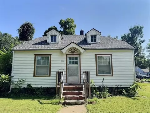 801 E 8th St, Newton, KS 67114