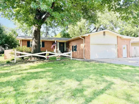 504 Warren Rd, El Dorado, KS 67042
