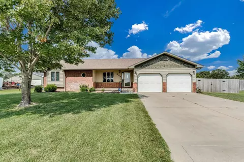 205 Parkview Dr, Burrton, KS 67020