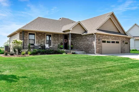 1611 N Shadow Rock Dr, Andover, KS 67002