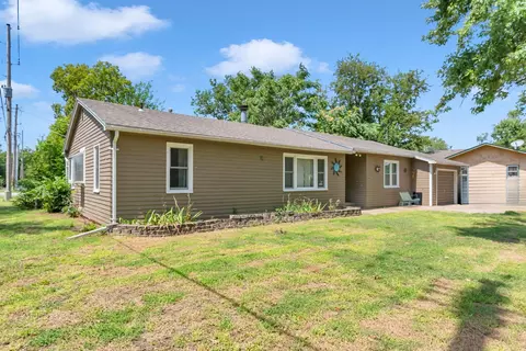 209 S Plum St, Newton, KS 67114