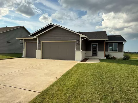 5350 W 42nd St S, Wichita, KS 67215