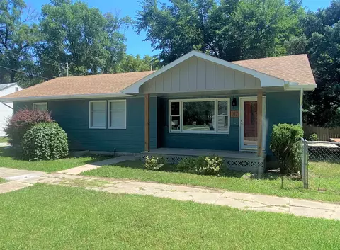 107 W B St, Hillsboro, KS 67063