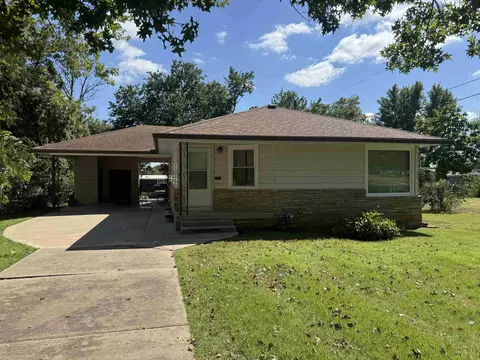 815 E 1st St, Eureka, KS 67045 photo 1