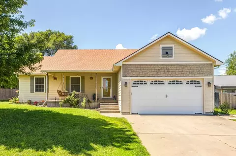 1109 Leprechaun Dr, Chapman, KS 67431