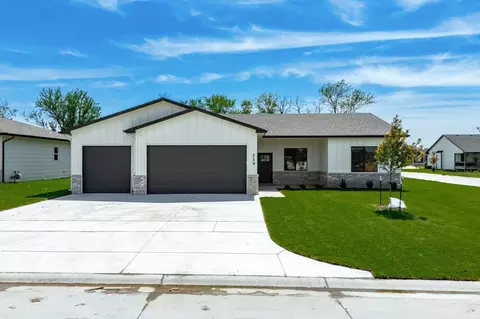 519 Elmwood St, Park City, KS 67147