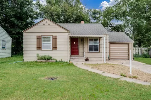 207 E 9th, Newton, KS 67114