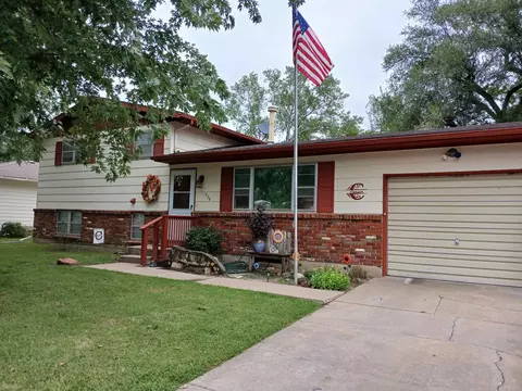 928 S Ash St, Newton, KS 67114