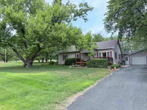 5626 Elbow Bluff Dr, Manhattan, KS 66502