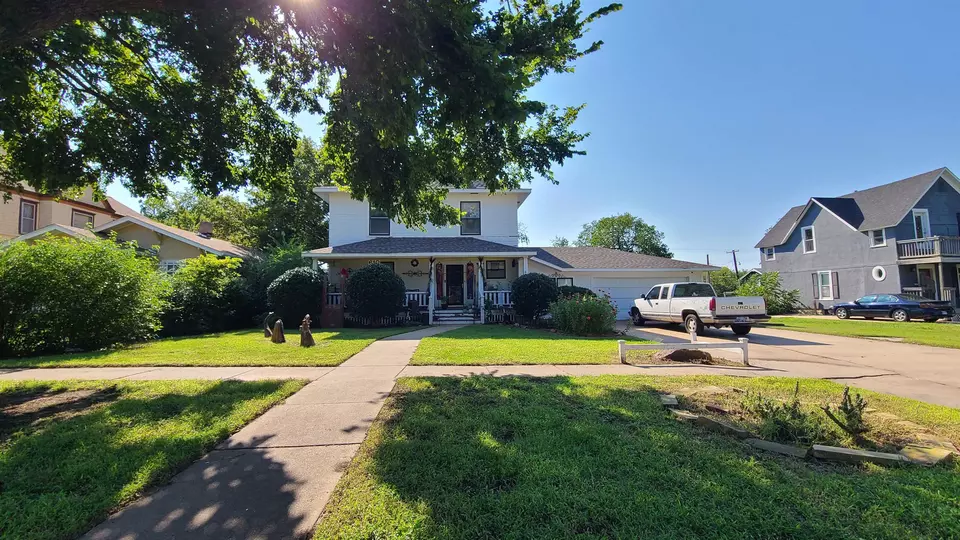 Exterior - 610 N Washington Ave, Wellington, KS 67152 photo 4 of 9