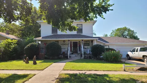 Exterior - 610 N Washington Ave, Wellington, KS 67152 photo 1 of 9