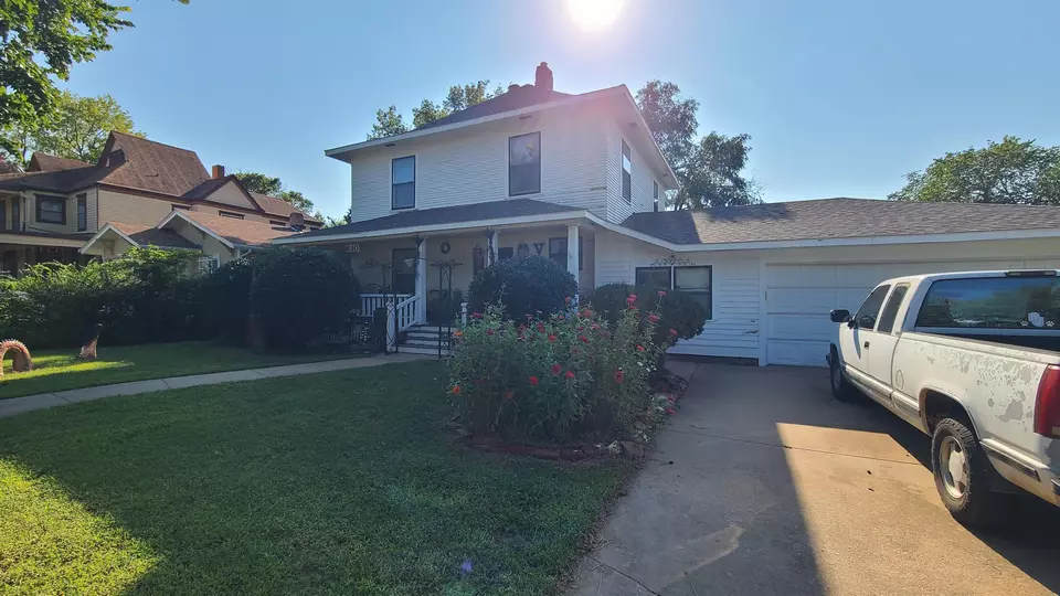 Exterior - 610 N Washington Ave, Wellington, KS 67152 photo 5 of 9