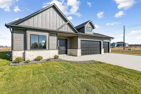 1640 E Appleton St, Valley Center, KS 67147