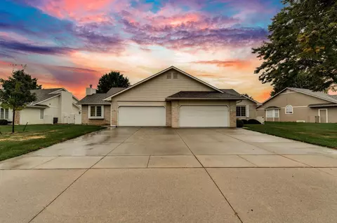 1321 Stonebridge Dr, Hutchinson, KS 67502