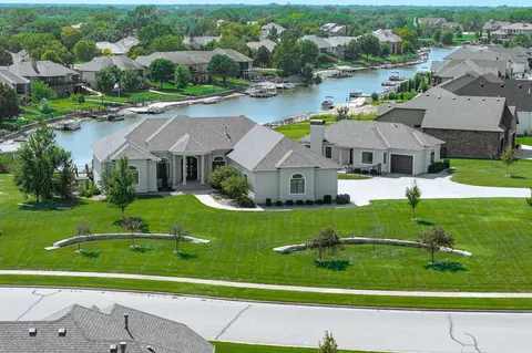 2901 W Crystal Beach St, Wichita, KS 67204