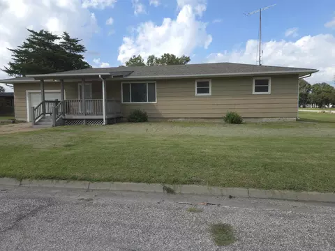 208 E Ash St, Minneola, KS 67865