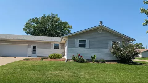 113 Floral Dr, Hillsboro, KS 67063
