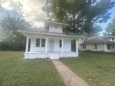 427 W 9th St, Newton, KS 67114