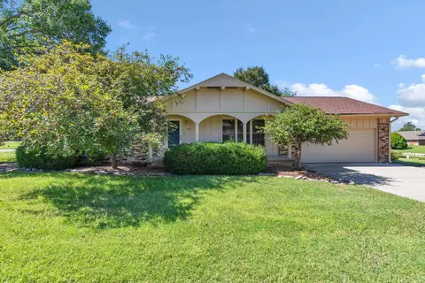 509 Rolling Hills Dr, Newton, KS 67114