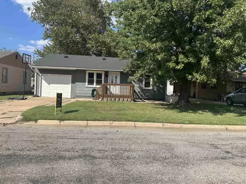 518 Holmes St, Kiowa, KS 67070